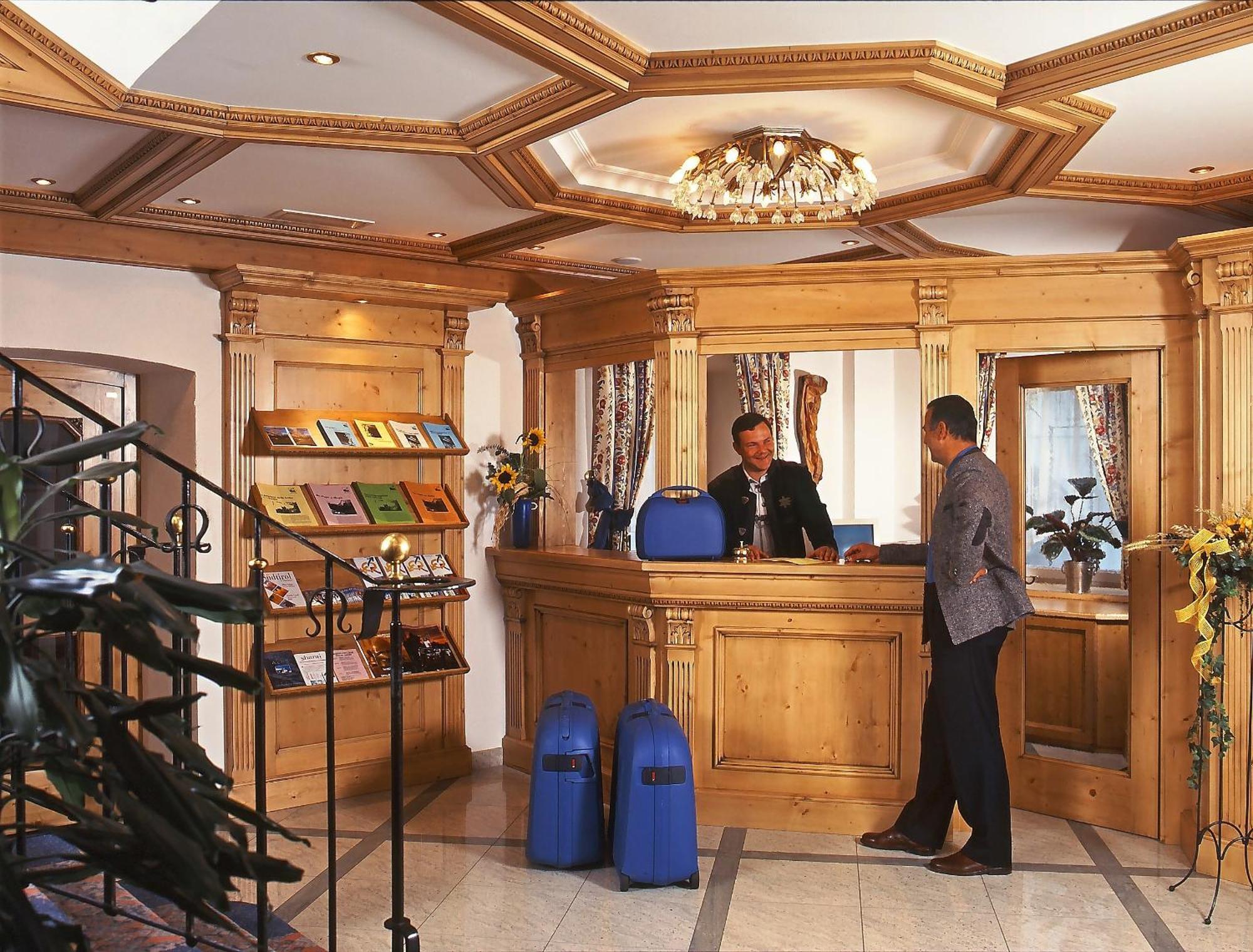 Hotel Zum Wolf 카스텔로토 외부 사진